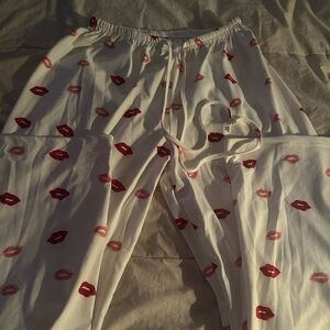 Chic Lip Print Pajama Pants in White and Red